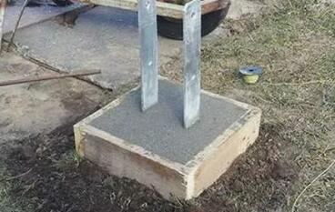 Надёжный фундамент под стойку как залог устойчивости конструкций любого назначения